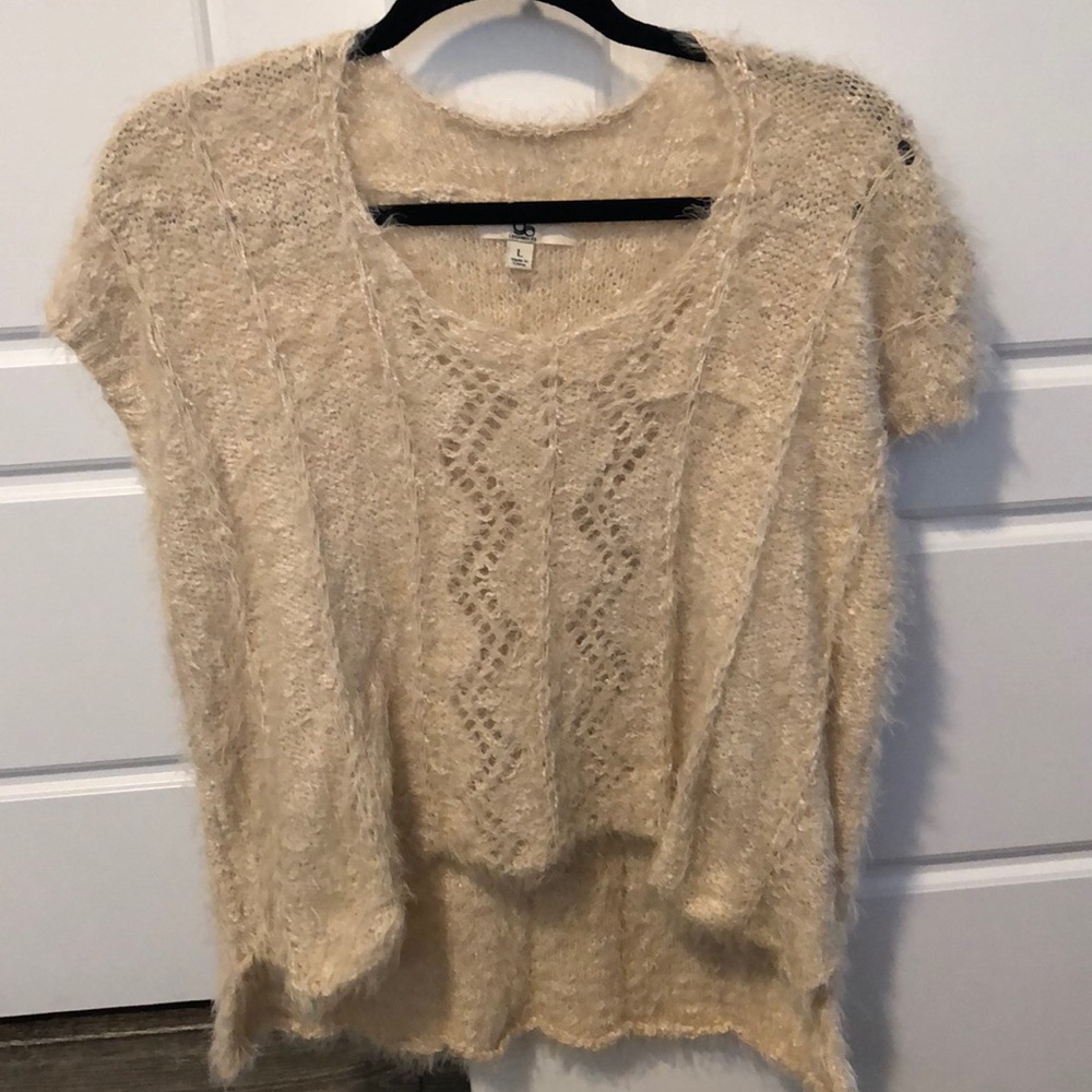 Short Sleeved Cream Sweater (L)